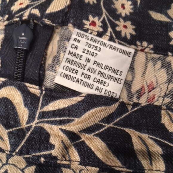 Talbots Size 8 Pencil Skirt Red, Khaki, Navy Blue - Picture 2 of 5